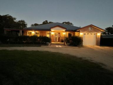 Farm Sold - QLD - Stanthorpe - 4380 - Quality homestead prime location  (Image 2)
