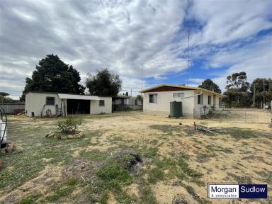 Farm Sold - WA - Dowerin - 6461 - NEW TO MARKET - A great opportunity to grab an affordable house in a great country town.  (Image 2)