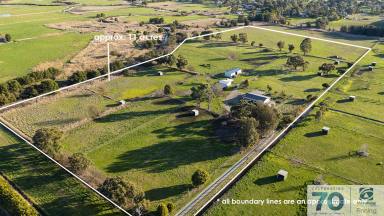 Farm Sold - VIC - Tooradin - 3980 - ONE FOR THE FAMILY & EQUINE ENTHUSIAST…  (Image 2)
