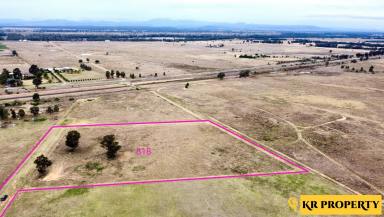 Farm For Sale - NSW - Narrabri - 2390 - LOVELY MOUNTAIN VIEWS, CLOSE TO TOWN...TWO HECTARES FLOOD FREE AND READY FOR YOUR DREAM HOME!!  (Image 2)