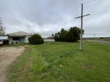 Farm For Sale - NSW - Bilbul - 2680 - BUILD A DREAM HOME ON ACREAGE MINUTES FROM TOWN  (Image 2)