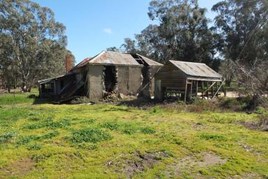 Farm Sold - VIC - Redbank - 3477 - 1335sqm (approx) DERELICT NO "DESIRABLE RES"  HERE...  (Image 2)