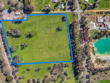 Farm For Sale - VIC - Glenthompson - 3293 - WOW - 11.66 Acres inside Town Boundary  (Image 2)