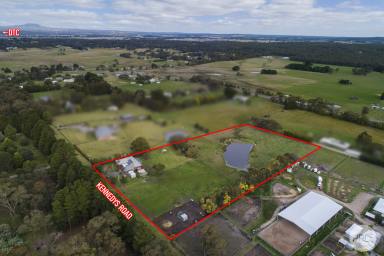 Farm Sold - VIC - Smythes Creek - 3351 - Large 5 Acre Family Home on Ballarat's Door Step  (Image 2)