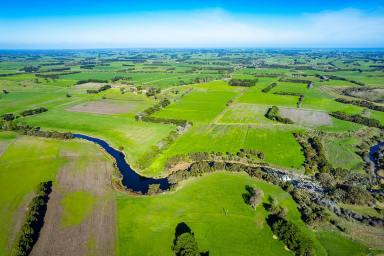 Farm Sold - VIC - Panmure - 3265 - THREE SPECTACULAR LIFESTYLE PACKAGES WITH EXTENSIVE RIVER FRONTAGES  (Image 2)