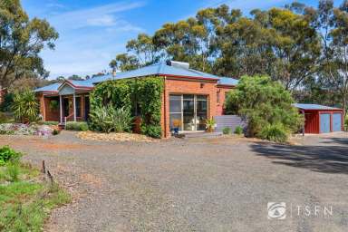 Farm Sold - VIC - Sedgwick - 3551 - Impressive lifestyle property in picturesque Sedgwick!  (Image 2)