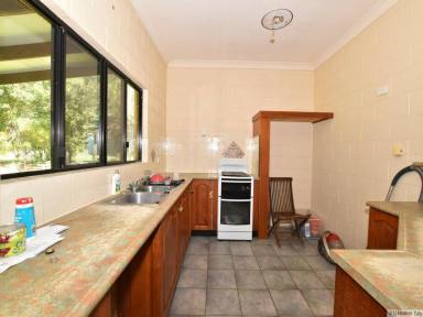 Farm For Sale - QLD - Tully - 4854 - POTENTIAL TO RENOVATE WITH MOUNTAIN VIEWS  (Image 2)