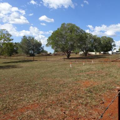 Farm For Sale - QLD - Childers - 4660 - DRESS CIRCLE LOCATION; LIVE NOW DEVELOP LATER  (Image 2)