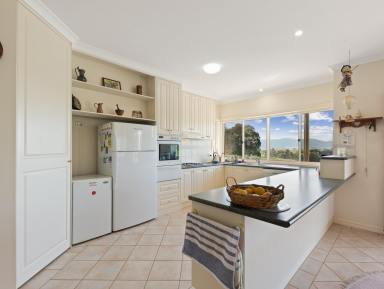 Farm Sold - VIC - Osbornes Flat - 3691 - An opportunity knocks, pure lifestyle in the dress circle location.  (Image 2)