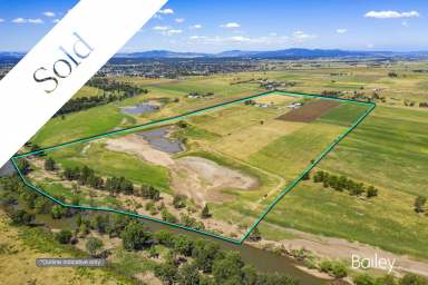 Farm Sold - NSW - Singleton - 2330 - "GLEN RIVER" | 130 MEG HUNTER RIVER FRONTAGE  (Image 2)