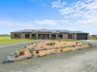 Farm Sold - VIC - Bairnsdale - 3875 - MODERN COUNTRY LIVING FOR THE WHOLE FAMILY  (Image 2)