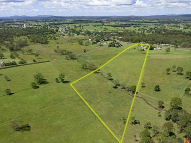 Farm For Sale - NSW - Yarravel - 2440 - Hobby Farm on The Edge of Town (Set on 13 Acres)  (Image 2)