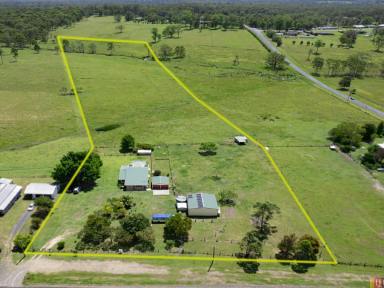 Farm For Sale - NSW - Yarravel - 2440 - Hobby Farm on The Edge of Town (Set on 13 Acres)  (Image 2)