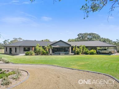 Farm For Sale - NSW - Quirindi - 2343 - Impeccable and Expansive Family Home with Acreage!  (Image 2)