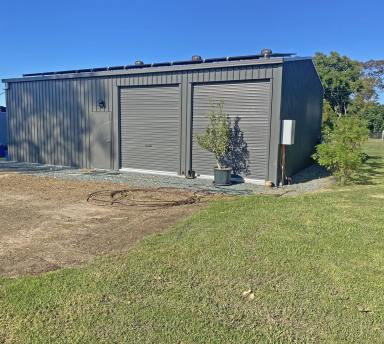 Farm For Sale - NSW - Wingham - 2429 - MODERN HOME ON ACRES ON THE EDGE OF TOWN WITH CREEK FRONTAGE!  (Image 2)