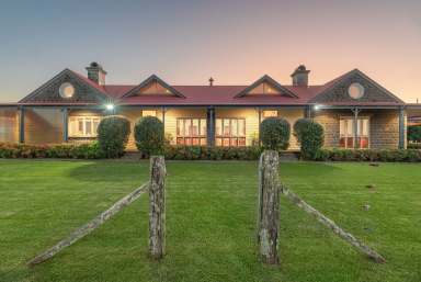 Farm For Sale - QLD - Maleny - 4552 - FAMILY HOME OR LUXURY ACCOMMODATION: THE CHOICE IS YOURS  (Image 2)