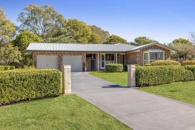 Farm Sold - QLD - Hodgson Vale - 4352 - A Beautiful Home, Fabulous Floor Plan, in a Private Quiet Location, just a Few Minutes to Town.  (Image 2)