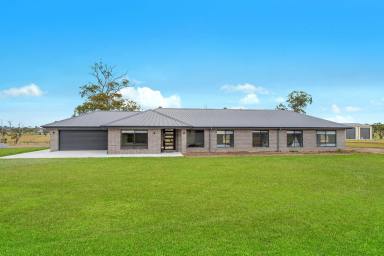 Farm Sold - NSW - Verges Creek - 2440 - STYLISH NEAR NEW ENTERTAINERS DREAM!  (Image 2)