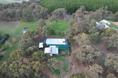 Farm Sold - WA - Bakers Hill - 6562 - Lifestyle Property! Charming 2 bedroom 2 Bathroom home on 2.5 Acres  (Image 2)