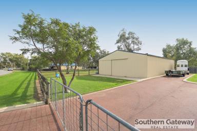 Farm Sold - WA - Byford - 6122 - SOLD BY SALLY BULPITT - SOUTHERN GATEWAY REAL ESTATE  (Image 2)