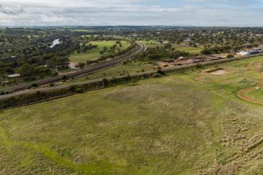 Farm For Sale - WA - Northam - 6401 - 4.82ha Light and Service Industry Zoned Site.  (Image 2)