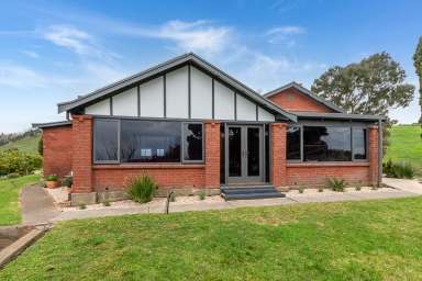 Farm Sold - SA - Cudlee Creek - 5232 - CIRCA 1926 BUNGALOW - 8.880 HA (21.93 ACRES) - 8 CAR GARAGING + RETREAT  (Image 2)