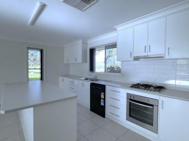 Farm For Sale - NSW - Gundagai - 2722 - Modern family home on 1.5 acres  (Image 2)