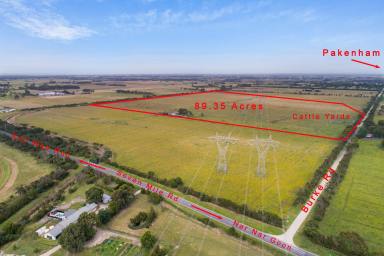 Farm For Sale - VIC - Nar Nar Goon - 3812 - STRATEGICALLY LOCATED GRAZING AND LANDBANKING PROPERTY.  (Image 2)