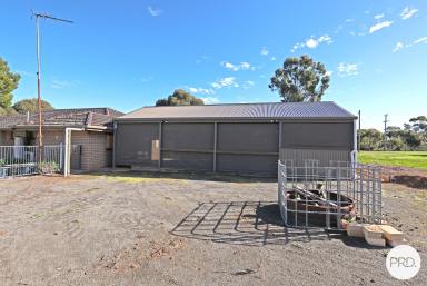 Farm Sold - VIC - Walpeup - 3507 - Over 1 1/2 Acres - 3 Titles  (Image 2)