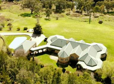 Farm For Sale - NSW - Wagga Wagga - 2650 - GARNDEE-BIRDIN 678 ACRES . MAGNIFICENT HOMESTEAD OVERLOOKING THE MURRUMBIDGEE RIVER  (Image 2)