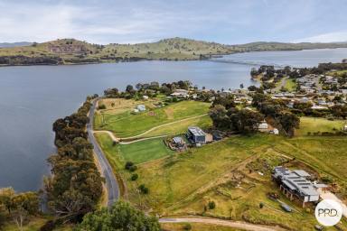 Farm For Sale - VIC - Bellbridge - 3691 - LAKE HUME AT YOUR DOORSTEP  (Image 2)