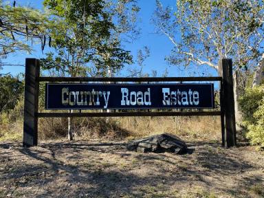 Farm For Sale - QLD - Mareeba - 4880 - COUNTRY LIVING AT ITS FINEST WITH PLENTY OF SPACE  (Image 2)