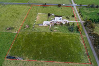 Farm For Sale - VIC - Garfield - 3814 - DREAM HOME ON 5 ACRES - BOUTIQUE EQUINE LOCATION.  (Image 2)