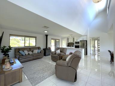 Farm For Sale - NSW - Gundagai - 2722 - A home among the gumtrees !  (Image 2)