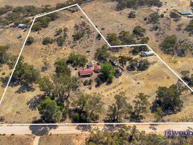 Farm Sold - SA - Black Hill - 5353 - 1880's cottage. 5Ha. stunning restoration. Red Gum country, water, style, nature, peace and tranquility. Your country home awaits.  (Image 2)