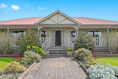 Farm For Sale - VIC - Koo Wee Rup - 3981 - A Seamless Blend of Rustic Charm and Urban Convenience  (Image 2)