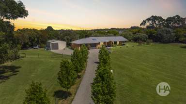 Farm For Sale - VIC - Bittern - 3918 - The Ultimate Family Retreat Minutes From The Balnarring Village  (Image 2)