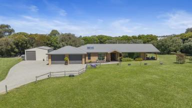 Farm For Sale - VIC - Bittern - 3918 - Contemporary Country Oasis On 2.5 Acres  (Image 2)