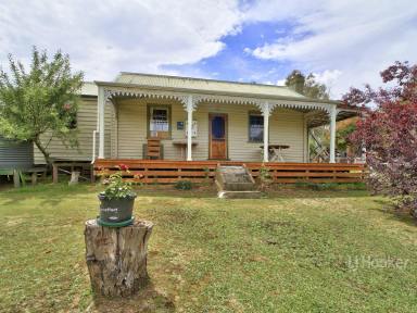 Farm Sold - VIC - Omeo - 3898 - COUNTRY RETREAT IN BEAUTIFUL OMEO  (Image 2)