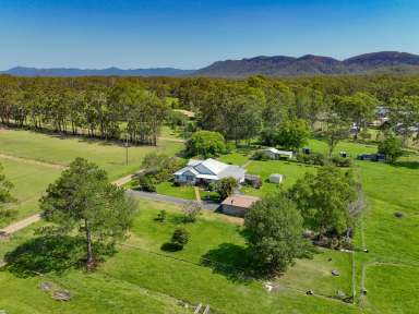 Farm For Sale - NSW - Lansdowne - 2430 - Privacy With Character  (Image 2)