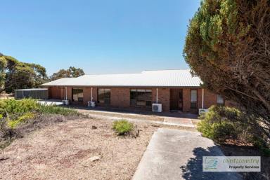 Farm Sold - SA - Meningie - 5264 - UNDER CONTRACT - 4 Bedroom Home with large shed & Views!  (Image 2)