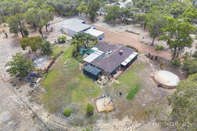 Farm Auction - WA - Stake Hill - 6181 - Escape to Nature on this Expansive 2.03Ha Block in Stake Hill, Just Moments Away from Everything you Need!  (Image 2)