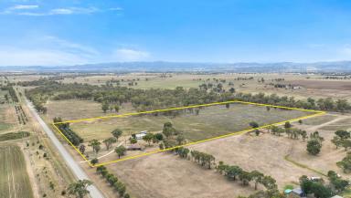 Farm Sold - NSW - Tamworth - 2340 - SMALL ACREAGE ON THE EDGE OF TOWN WITH MASSIVE POTENTIAL  (Image 2)
