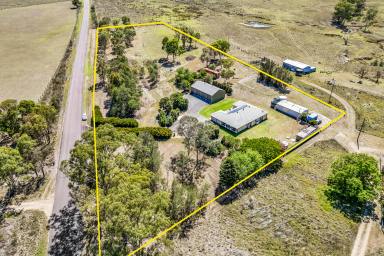 Farm For Sale - NSW - Singleton - 2330 - Substantial Home on 5 acres only 15 minutes to Lake St Clair & 10 mins to town!  (Image 2)