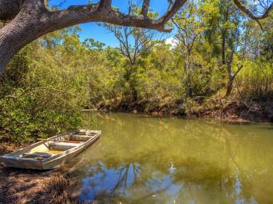 Farm Sold - NSW - Old Bar - 2430 - RENOVATE OR DETONATE, THAT IS THE QUESTION  (Image 2)