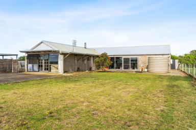 Farm For Sale - VIC - Peterborough - 3270 - The Last Dinky Die Fishing Shack  (Image 2)