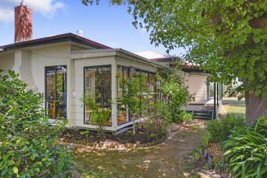 Farm Sold - VIC - Bamawm - 3561 - ALLURING FARMHOUSE ON 7 ACRE ESTATE  (Image 2)