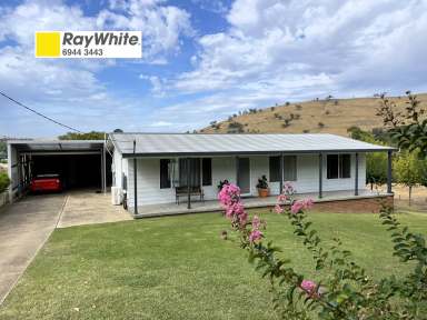 Farm For Sale - NSW - Gundagai - 2722 - Family home with pool, views and privacy !  (Image 2)