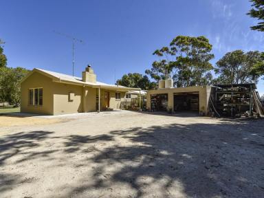 Farm For Sale - SA - Penola - 5277 - Large family home on 4.7 acres two minutes from Penola  (Image 2)