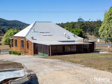 Farm For Sale - TAS - Glengarry - 7275 - Character Home - Six Acres!  (Image 2)